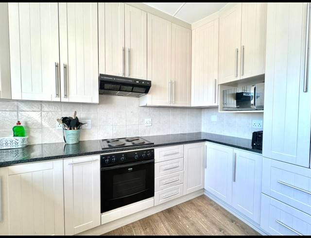 5 BEDROOM HOUSE FOR SALE IN PARADISE BEACH